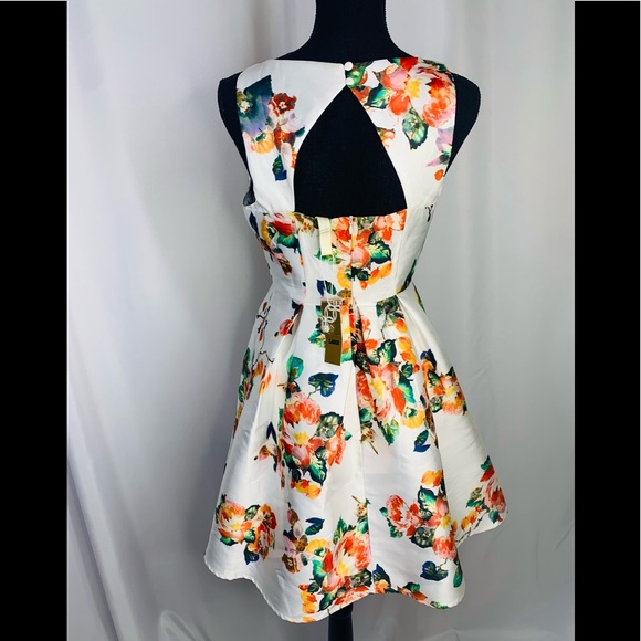 LARA Empire Floral Dress - Picture 4 of 4